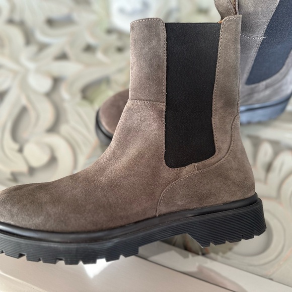 Camel Active, Authentic Chelsea Boots, Taupe Suede Leather, Wm's.10, Brand New! - Picture 6 of 12